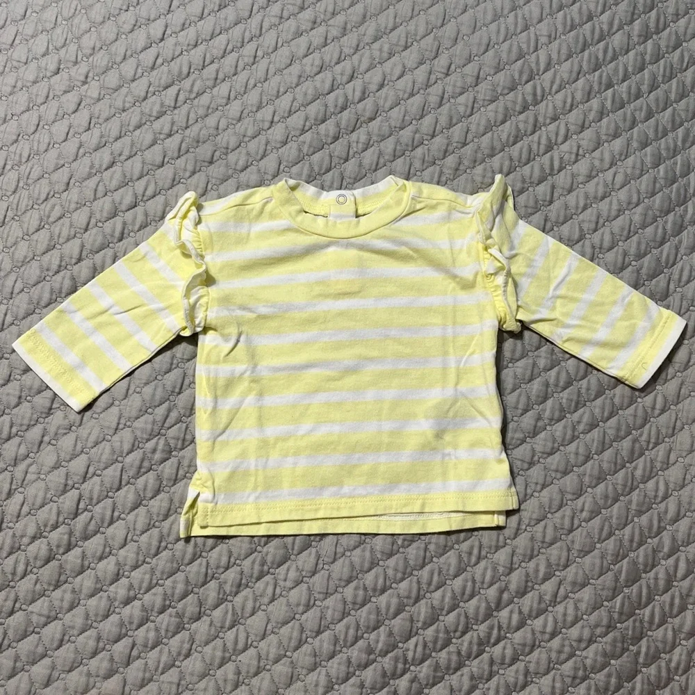 GAP charming yellow